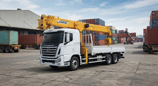 Hyundai HD320 Truck with Soosan 15T Crane